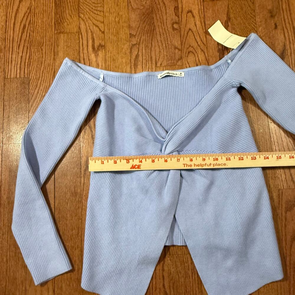 Abercrombie & Fitch Off Shoulder Twist Front Ribbed Top Blue NWT M - Picture 8 of 9